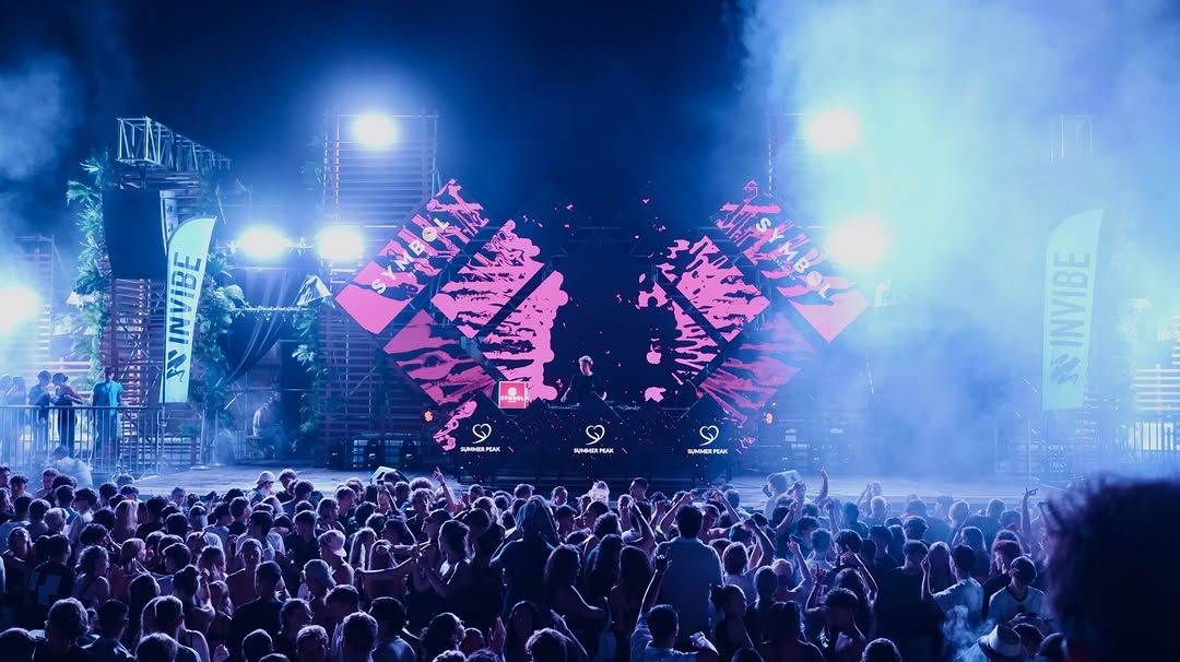What a debut @symbolbeachclub ❤️‍🔥🙌🏻 Thanks for heaving me @summerpeakfestival ❤️ • • 📸 @kev_frick